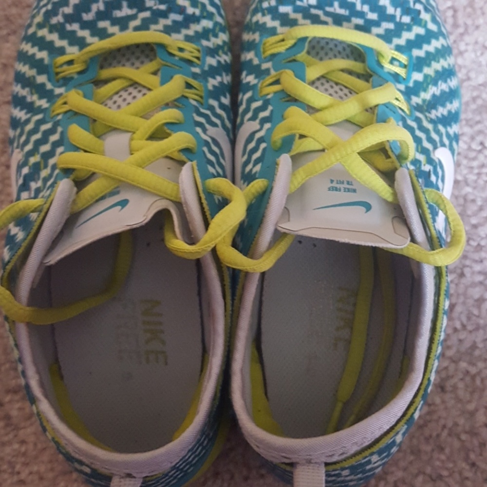 Shoes - Picture 6 of 8